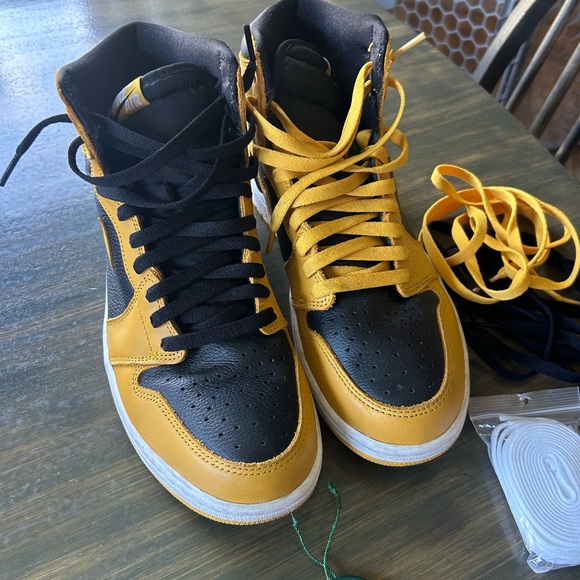 Nike Black and Yellow Athletic Shoes - Picture 1 of 7
